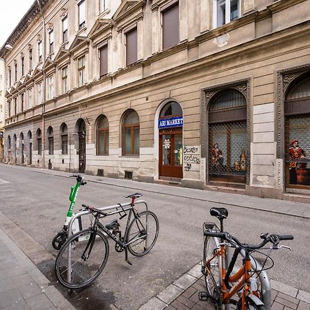 D24 - Historic Quarter Design Loft - Best Location By Bqa ブダペスト エクステリア 写真